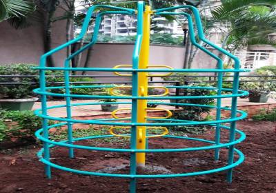 Round shaped playground climber